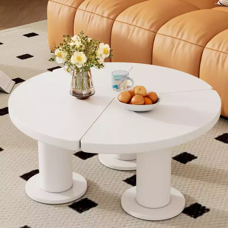 Table basse ronde en forme de pétale, Table basse de style crème avec 3 pieds épais, Table d'appoint irrégulière minimaliste aux bords arrondis et lisses