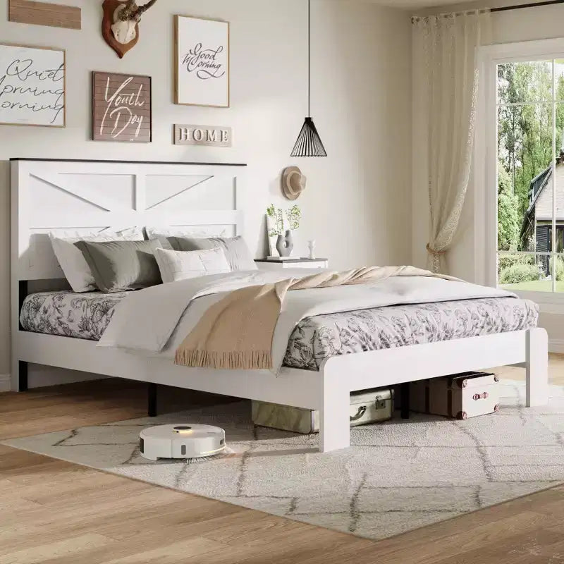 Lit plateforme de chambre de toutes tailles de style naturel avec tête de lit en bois de ferme, cadre de lit moderne sans sommier tapissier requis
