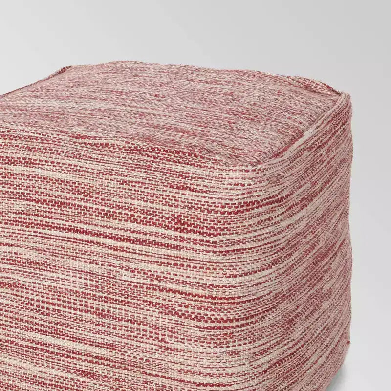 Pouf en laine rouge : Carré rembourré, Nettoyage des taches, Aucun assemblage requis